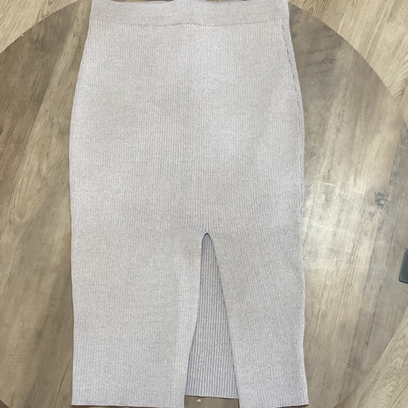 Guess Dresses & Skirts - Guess grey  Ribbed Knit Pencil Skirt with Front Slit